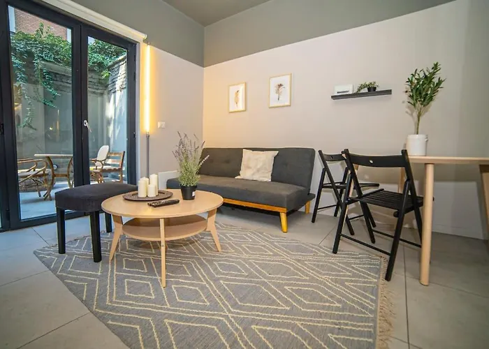 Apartment With Private Terrace Steps From Metro