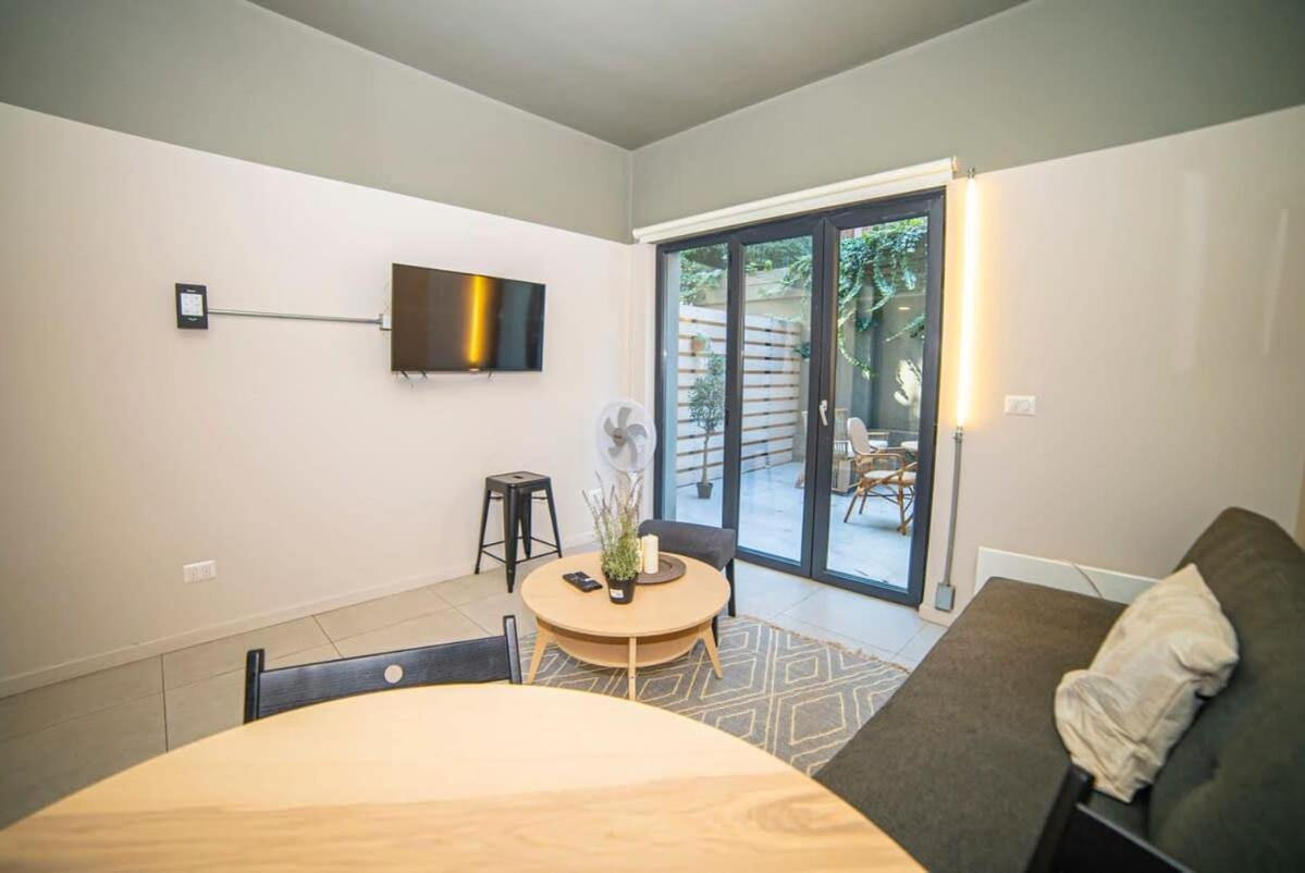 Apartamento With Private Terrace Steps From Metro