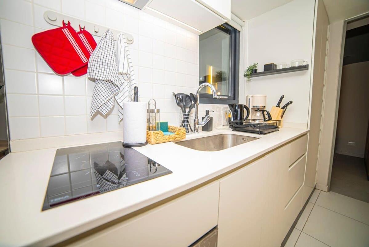 Apartamento With Private Terrace Steps From Metro *